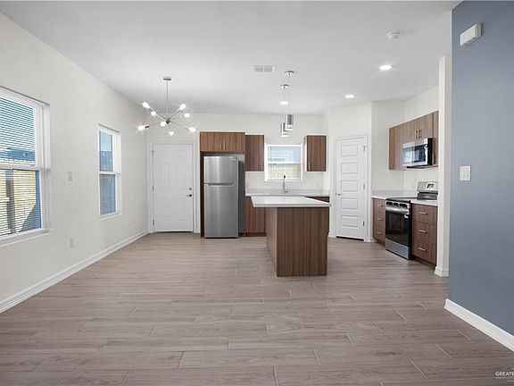 3rd image of 608 N Onyx Ave #2