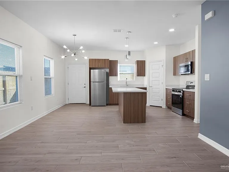 608 N Onyx Ave #2 — Photo 3