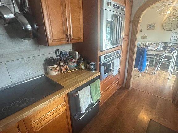 4th image of 105 Locust Dr