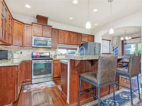 Lovely kitchen with eating bar