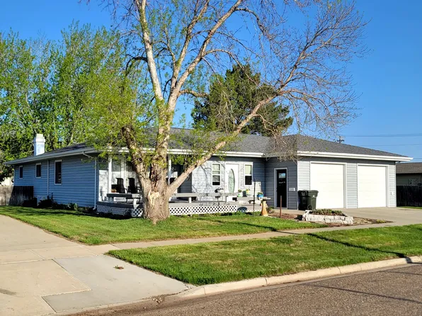 521 7th Ave NE, Hazen, ND 58545