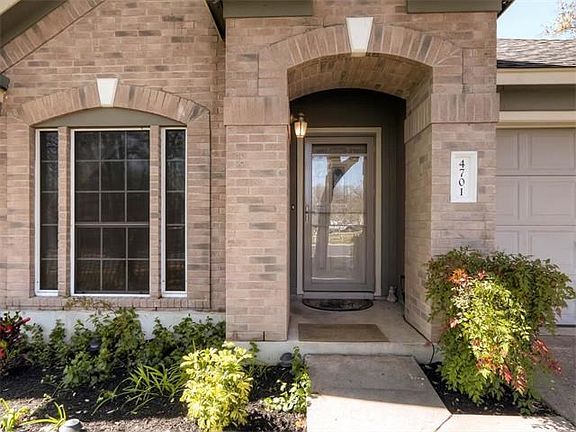 Welcome home!!  Front exterior entrance is covered to welcome all who enter rain or shine.