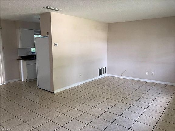3rd image of 915 Hudson Ave