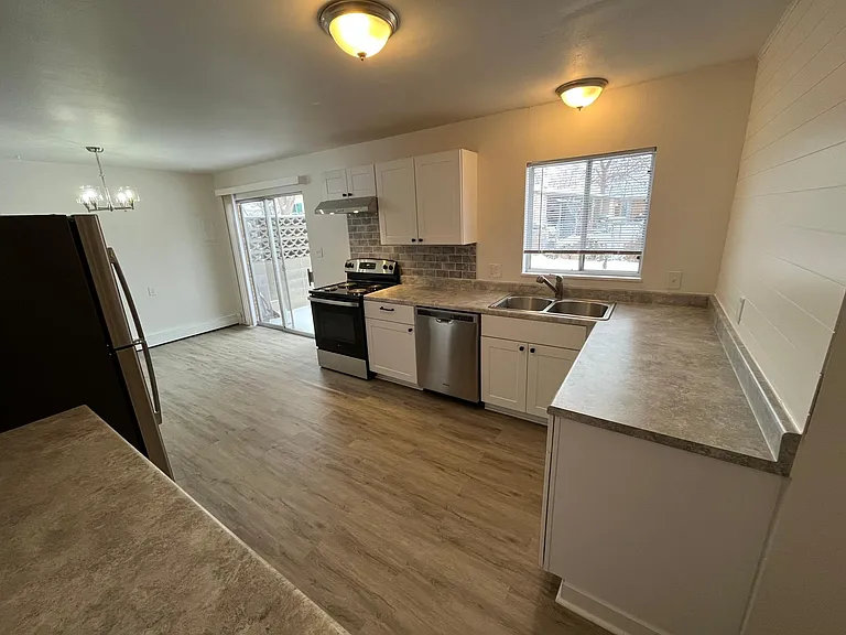 3520 Sheridan Ave — Photo 10
