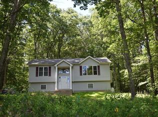 151 Grossbeak Ct, Bushkill, PA 18324