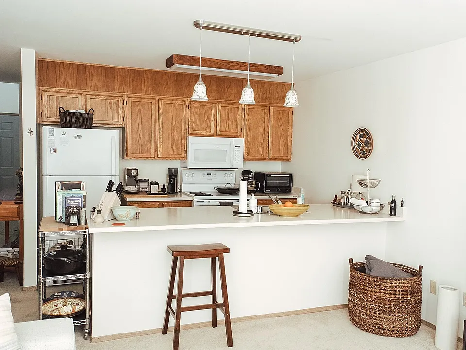 Kitchen (has been updated with vinyl flooring and new light fixtures since this photo was taken)