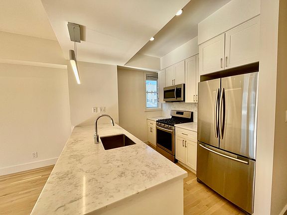 5th image of 1740 Broadway St #503