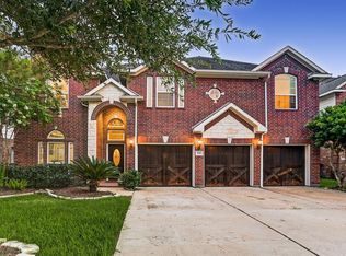 318 Honeysuckle Vine Dr, Rosenberg, TX 77469