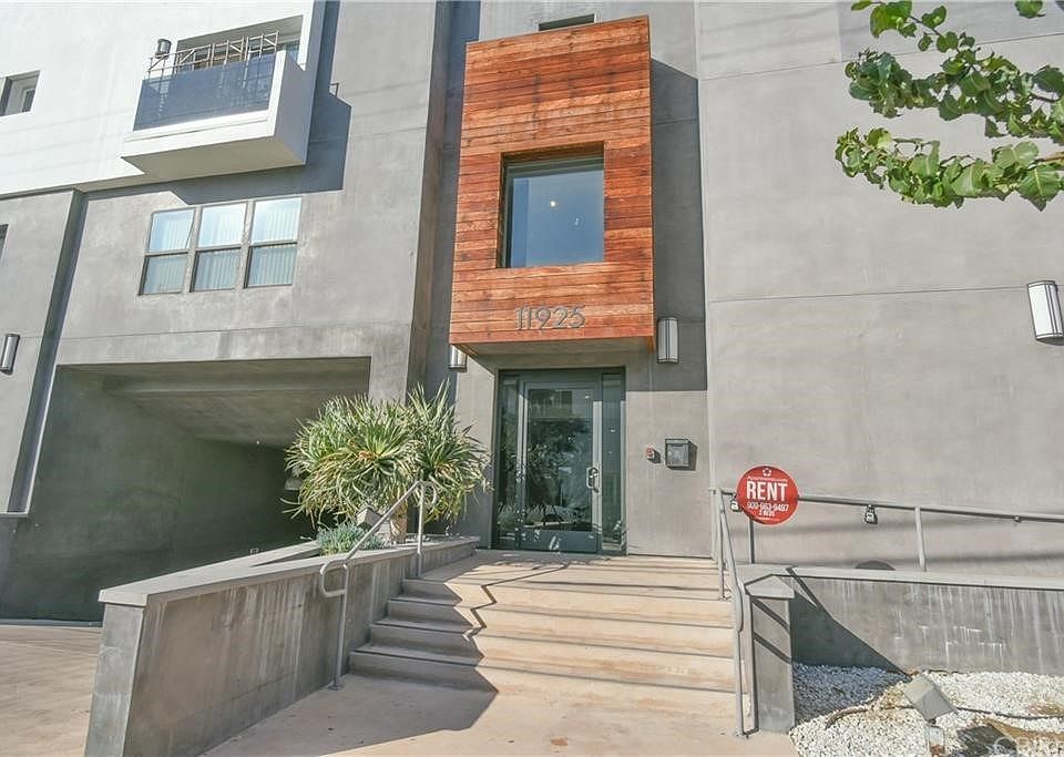 1st image of 11925 Kling St APT 406