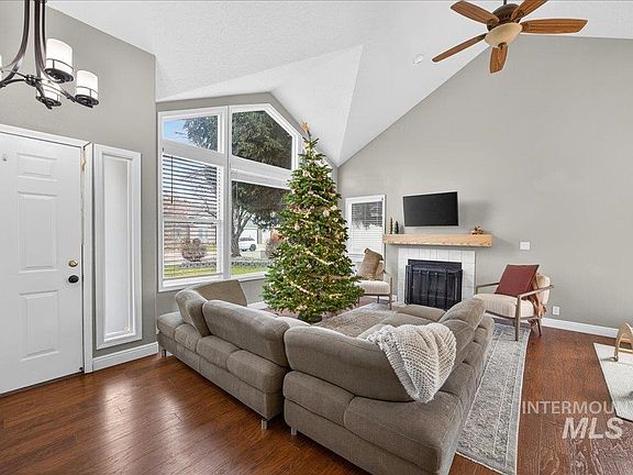 5th image of 1149 N Watson Way