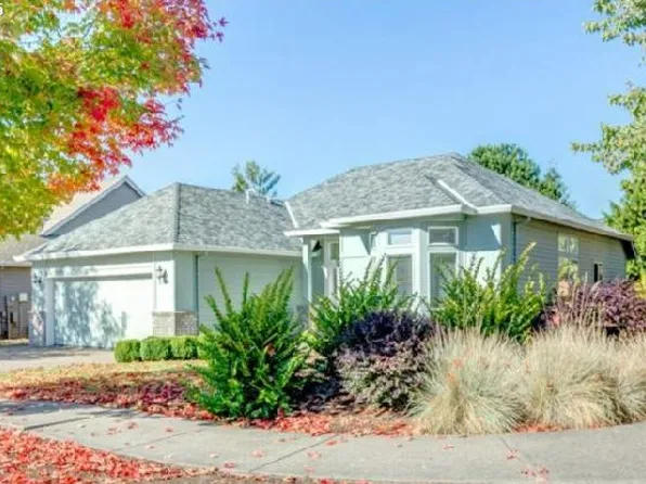 2759 Holiday Ln, Newberg, OR 97132