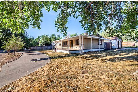 2nd image of 3901 Yosemite Dr