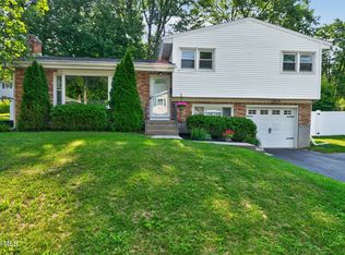 29 Brookwood Dr, Latham, NY 12110