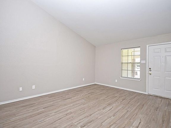 2nd image of 527 Gregory Ct