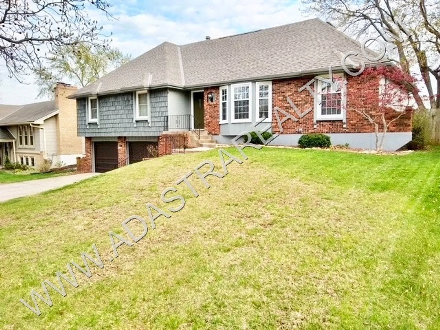 Gorgeous Updated 4 Bedroom/3 Bath Home in the Northland-Coming SOON!! — Photo 2