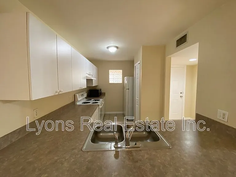 3806 SW 7th Pl #102 — Photo 10