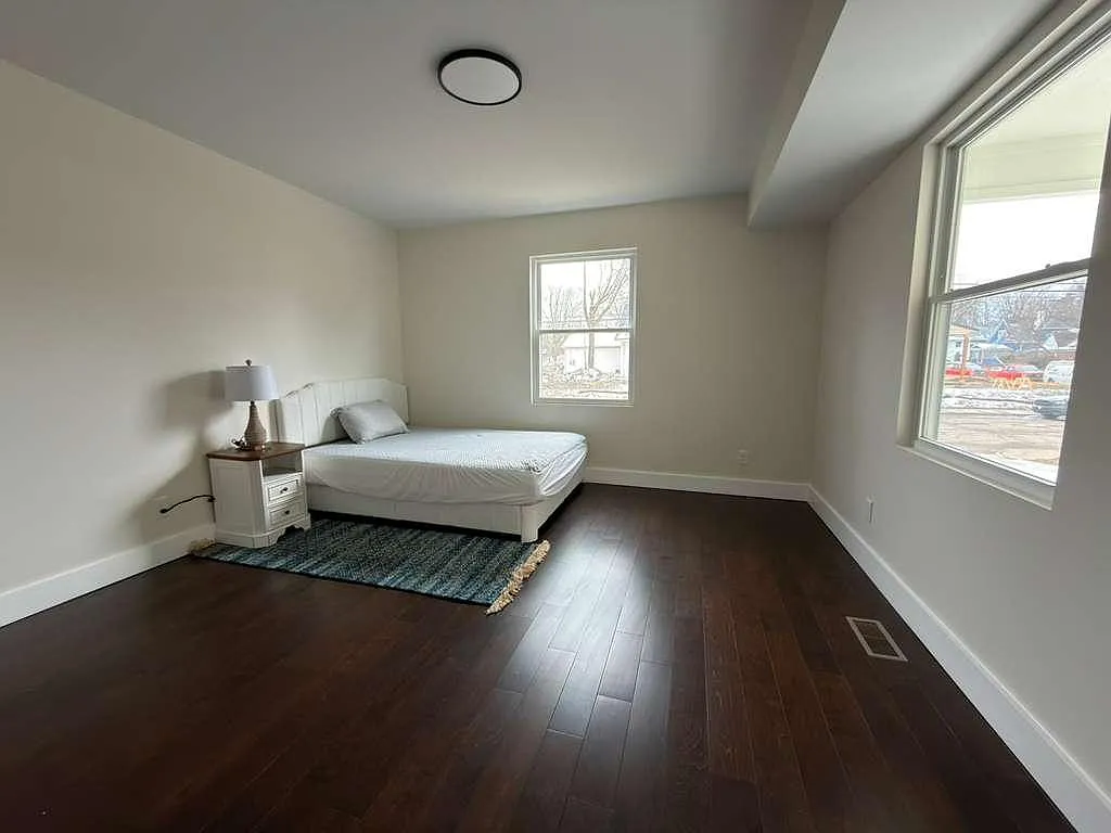 4 bed, 3.5 bath, 2935 sqft, $1,222 — Photo 2