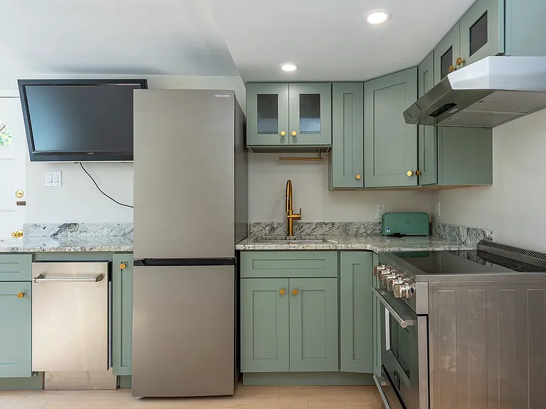 279 Kimberly Ave #7 — Photo 5