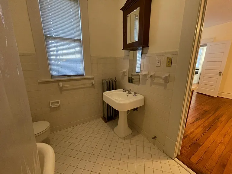 501 E Kingston Ave #E — Photo 15