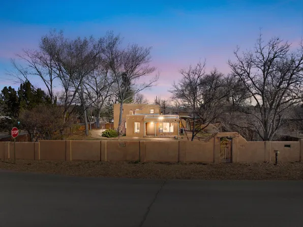 643 Bledsoe Rd NW, Los Ranchos De Albuquerque, NM 87107