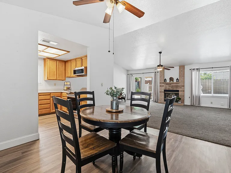 301 Goldrun Dr — Photo 8