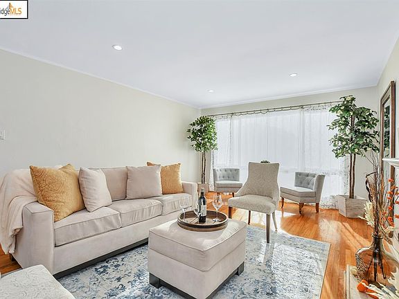 4th image of 53 Oceanside Dr