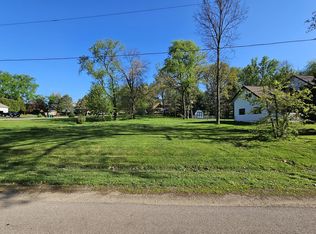 576 Holiday Dr, Somonauk, IL 60552