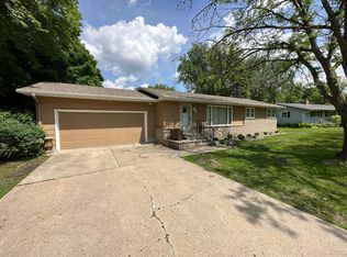 725 Lee Ave SE, Cokato, MN 55321
