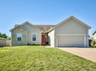 517 W Meriwood Ln, Edgerton, KS 66021