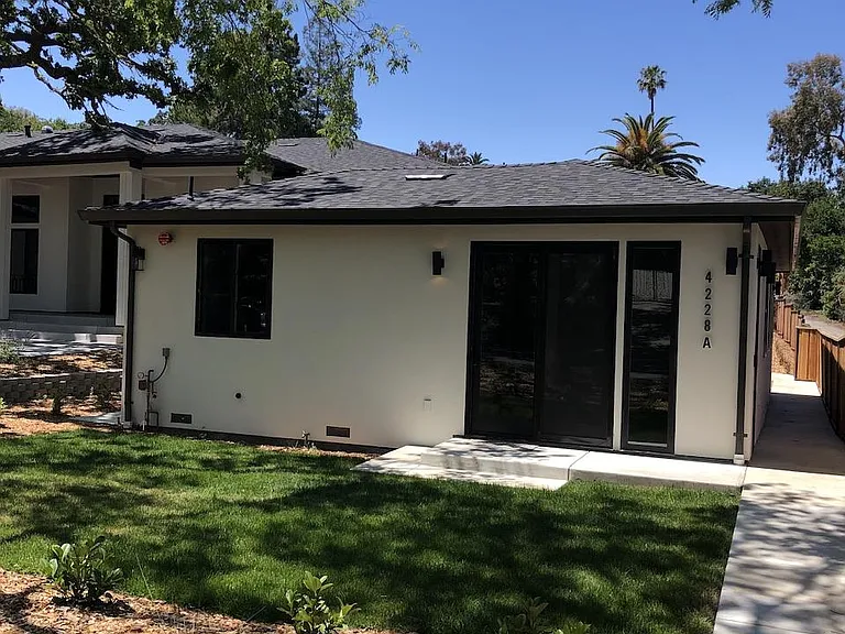 Manuela Ave — Photo 2
