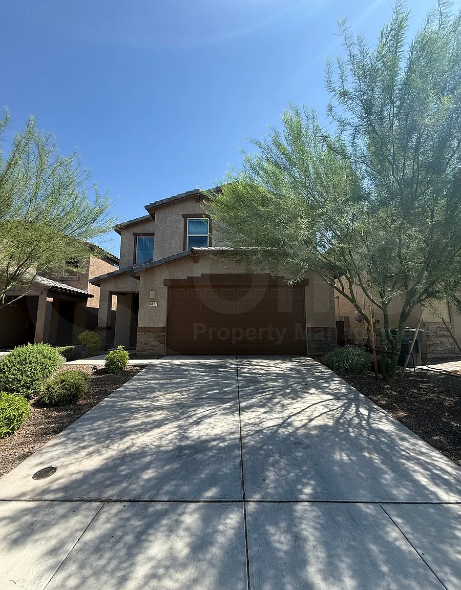 4 bed, 2.5 bath, 2391 sqft, $2,300 — Photo 2