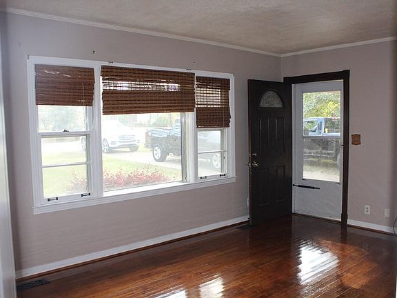 3rd image of 517 Cinderella Ln SE