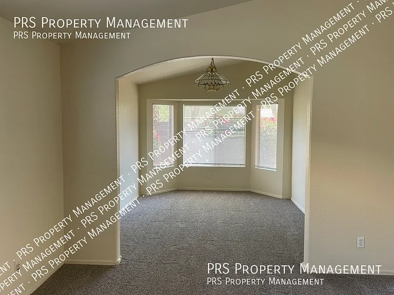16031 S 40th Way — Photo 3