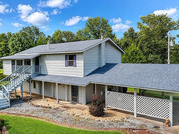 2nd image of 601 Country Trail Ln