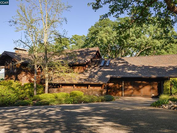 2nd image of 289 Castle Crest Rd