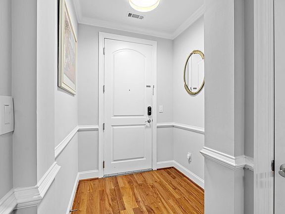 4th image of 1209 E Washington St Unit 304