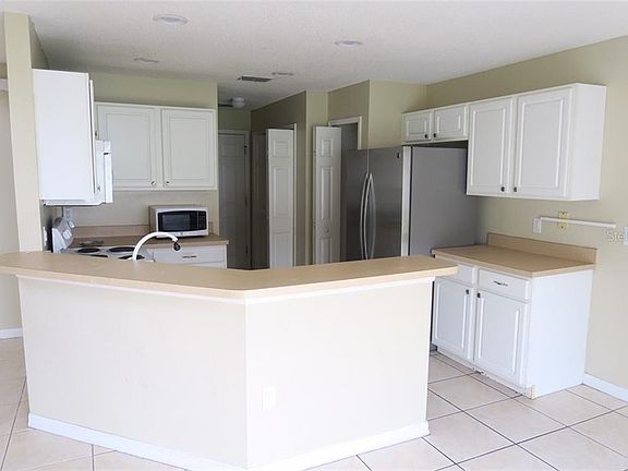 3rd image of 105 Owenshire Cir