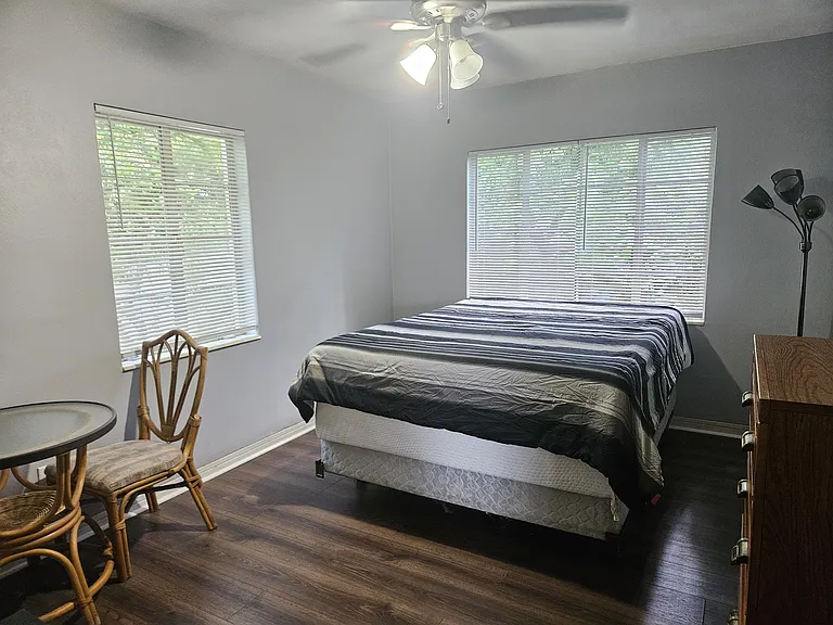 817 S Evergreen Ave — Photo 2