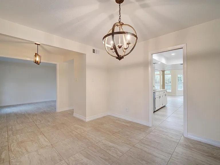 10509 Doering Ln — Photo 6
