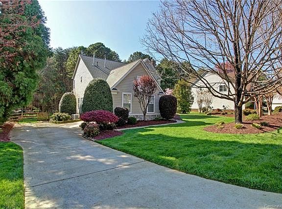 3rd image of 120 Monterey Dr