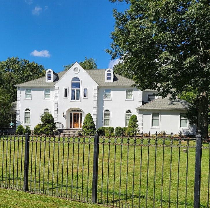 1st image of 6 Mountain View Dr