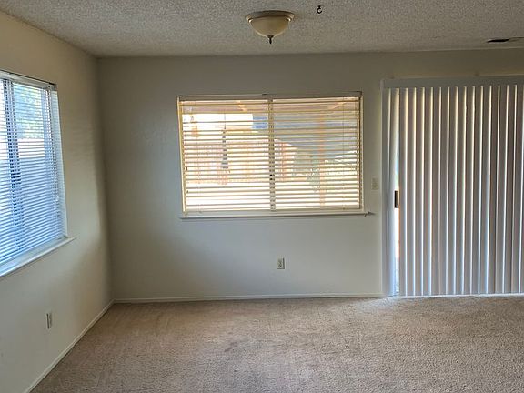 4th image of 1018 Moffat Dr