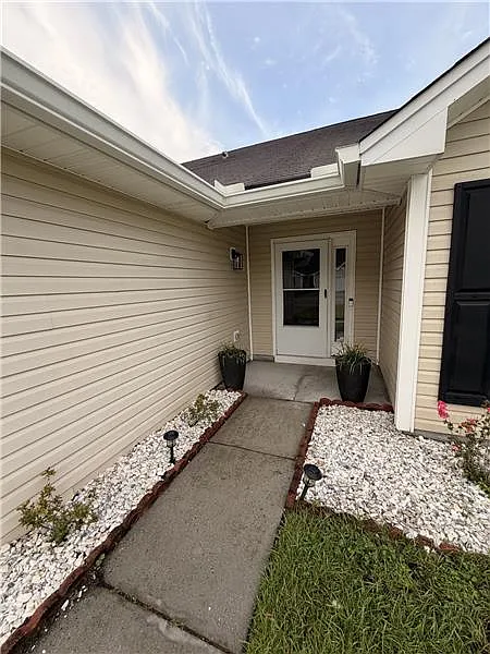3 bed, 1679 sqft, $2,000 — Photo 2