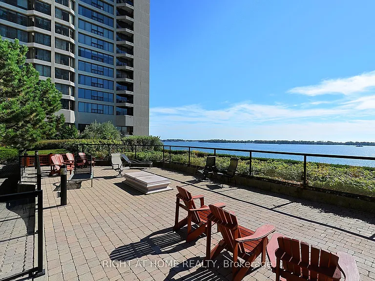 65 Harbour Sq #1304 — Photo 39