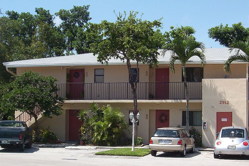 2912 NE 8 Terrace