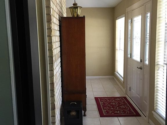 3rd image of 1 Hemlock Pl
