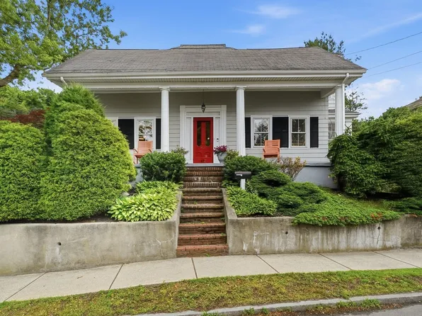 423 Washington St, Winchester, MA 01890
