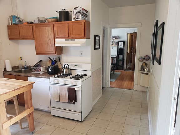 3rd image of 2753 N Richmond St #3