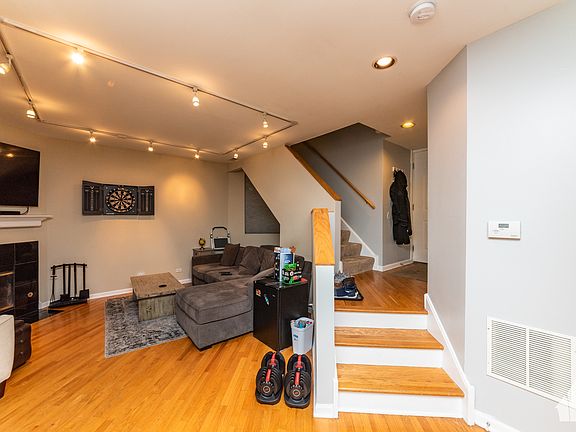 5th image of 2849 N Southport Ave APT B