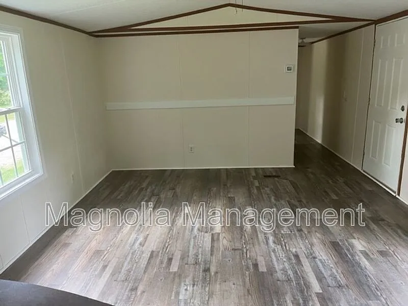 3 bed, 2.0 bath, $1,085 — Photo 3
